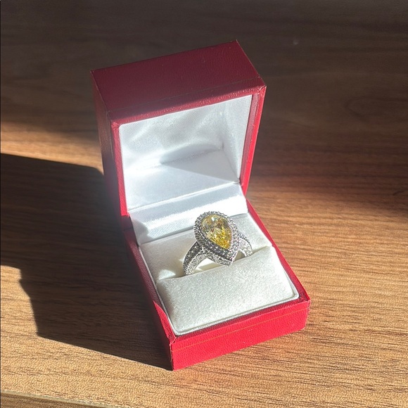 Judith Ripka yellow stone cocktail ring - Picture 3 of 13